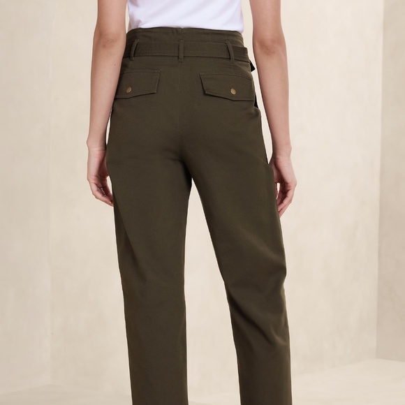 Banana Republic Utility Tie Waist Pants in Khaki color - Picture 2 of 2